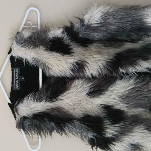 Almost Famous Faux Fur Open Cardigan Sweater Vest M White Black Vegan - Picture 4 of 16